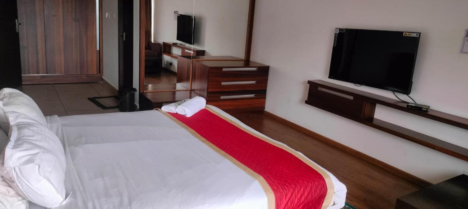 Ezebella Luxury Service Villa Ооти Екстериор снимка